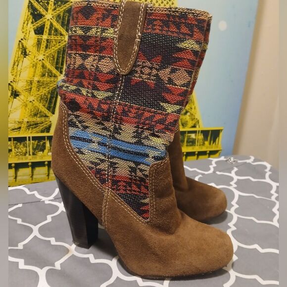 MIA Indian AZTEC Brown and Multicolor Patterned Boho Women's Heeled Boots Sz.9 - Picture 1 of 7